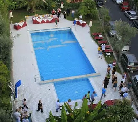 ホテル Garden アラッシオ