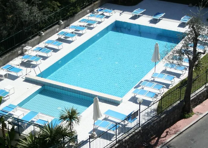 Отель Garden 3*